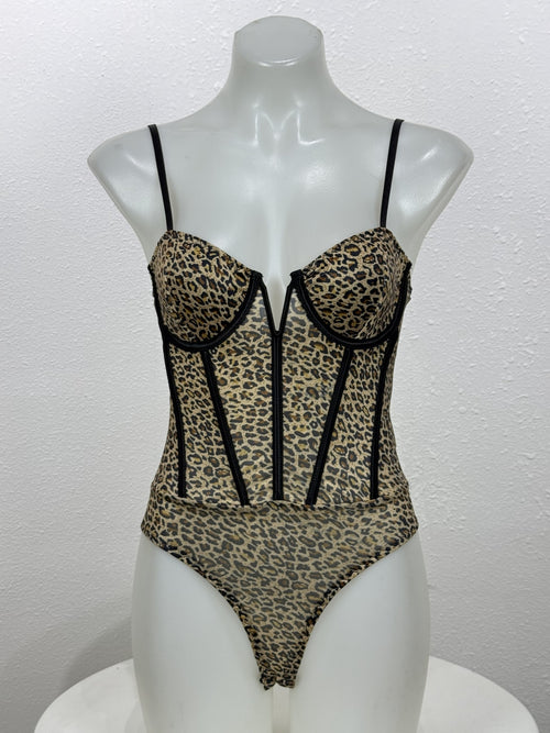 Front view of the Tansy leopard bodysuit on a mannequin.